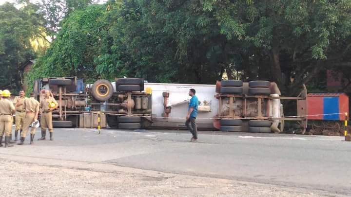 ಹೊನ್ನಾವರ: ಟ್ಯಾಂಕರ್ ಪಲ್ಟಿ; ಅನಿಲ ಸೋರಿಕೆ